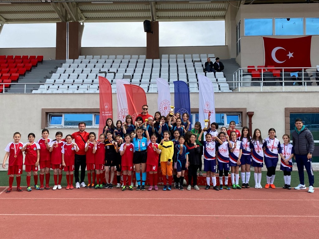 GENÇLER ATLETİZM MÜSABAKALARI TAMAMLANDI