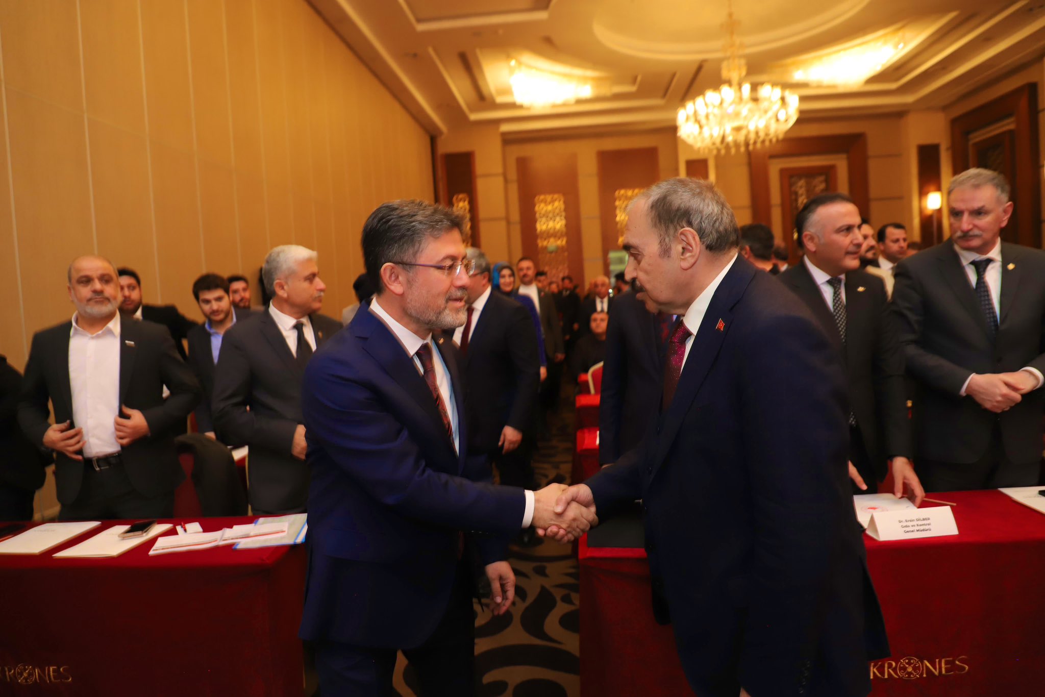 Eski Bakanla Yeni Bakan Toplantıda Bir Araya Geldi