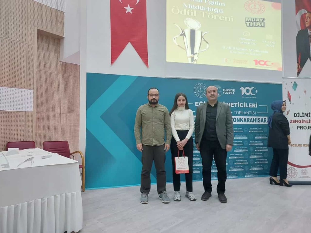 EMİRDAĞ AZİZİYE ANADOLU LİSESİ 'TÜBİTAK PROJESİ' ÖDÜLÜNÜ ALDI
