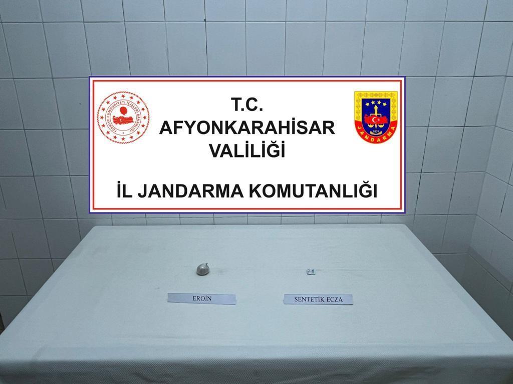 ÜZERİNDE 35 GRAM EROİNLE YAKALANDI