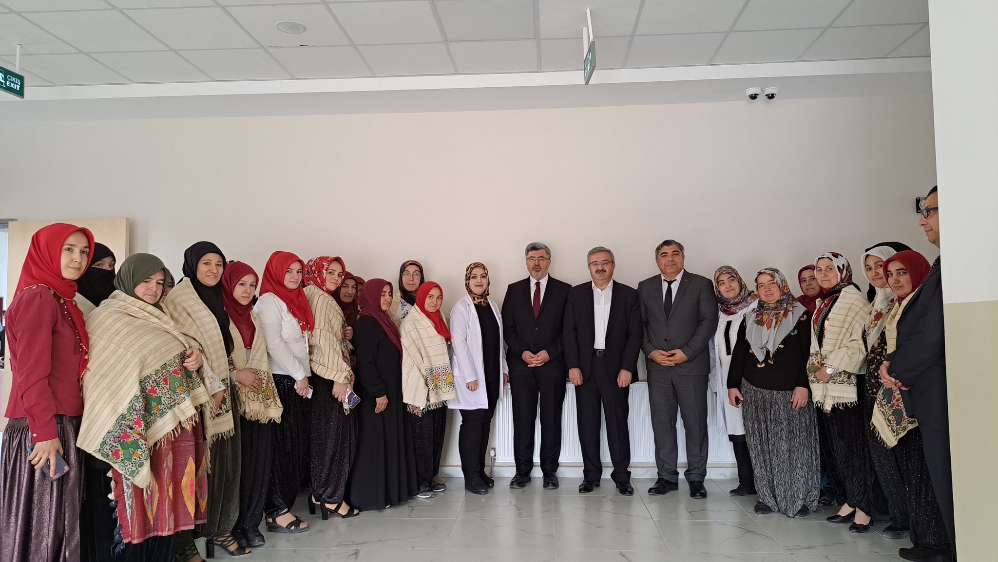 AK PARTİ MİLLETVEKİLLERİ SALAR BELDESİNDE EL SANATLARINI İNCELEDİ