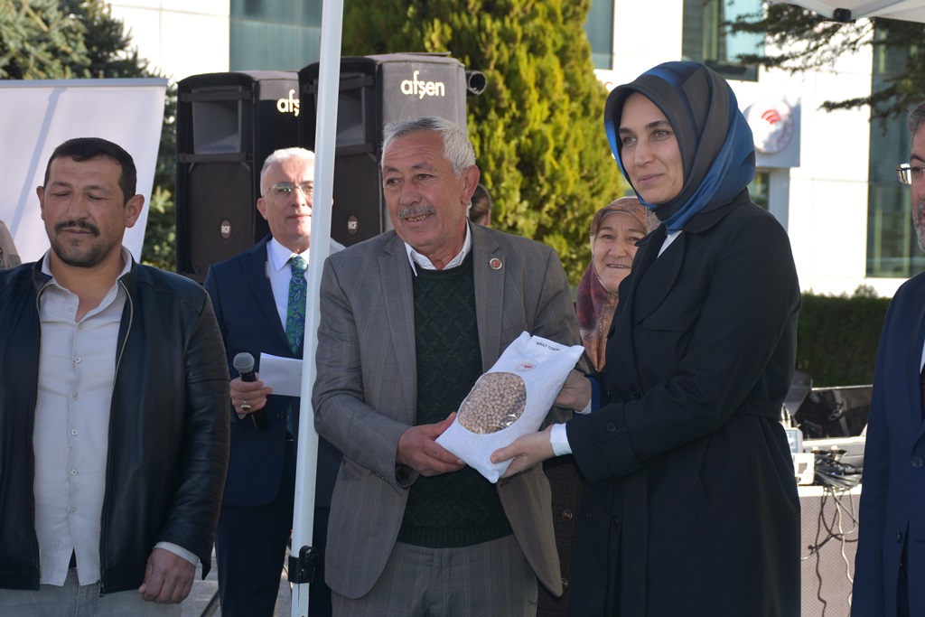 "TÜRKİYE'DEN 117 ÜLKEYE TOHUM İHRACATI YAPILIYOR"