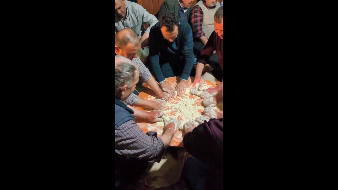 Köy Odası Geleneği Sürdürülüyor Kaymakam Han Geleneğe Sazlı Sözlü Eşlik Etti