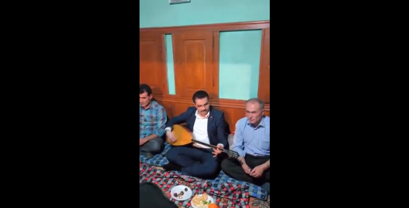 Köy Odası Geleneği Sürdürülüyor Kaymakam Han Geleneğe Sazlı Sözlü Eşlik Etti