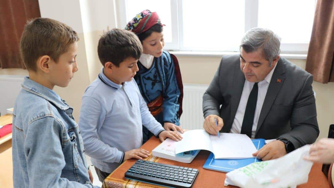 Müdür Sünnetçi Öğrencilere Değer Veriyor