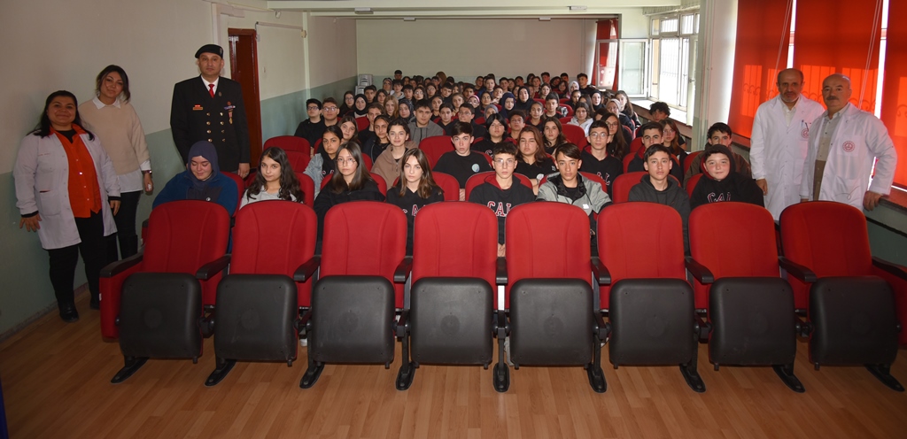 CUMHURİYET LİSESİ'NDE 'ÇANAKKALE VE ŞEHİTLİK' SÖYLEŞİSİ