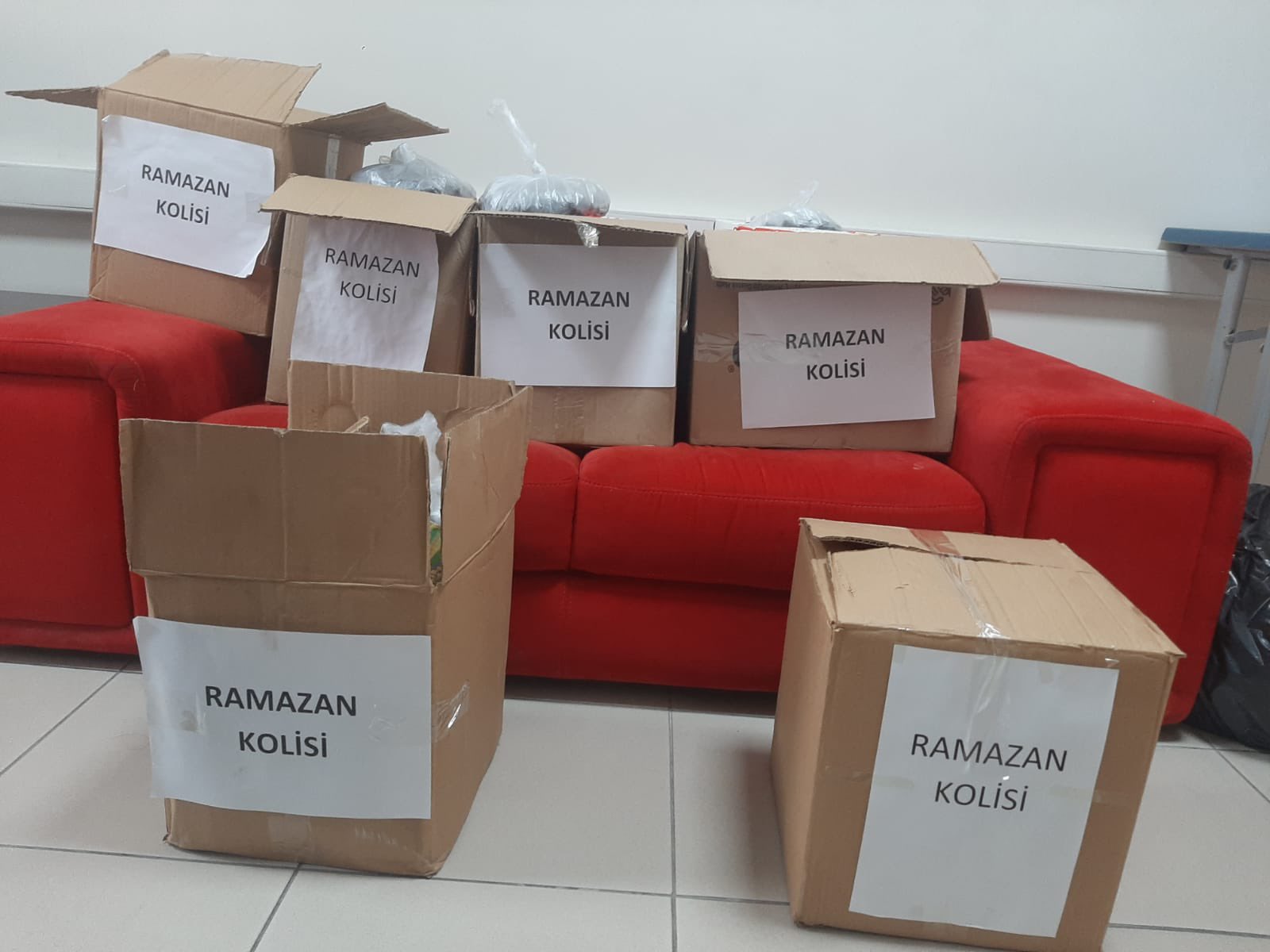 Üniversite Öğrencileri Çorbada Bizimde Tuzumuz Olsun Dedi