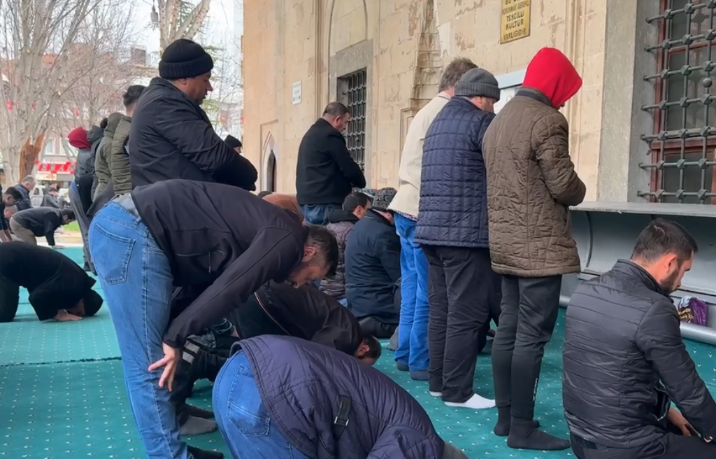 AFYONKARAHİSAR'DA RAMAZANIN İLK CUMA NAMAZI KILINDI