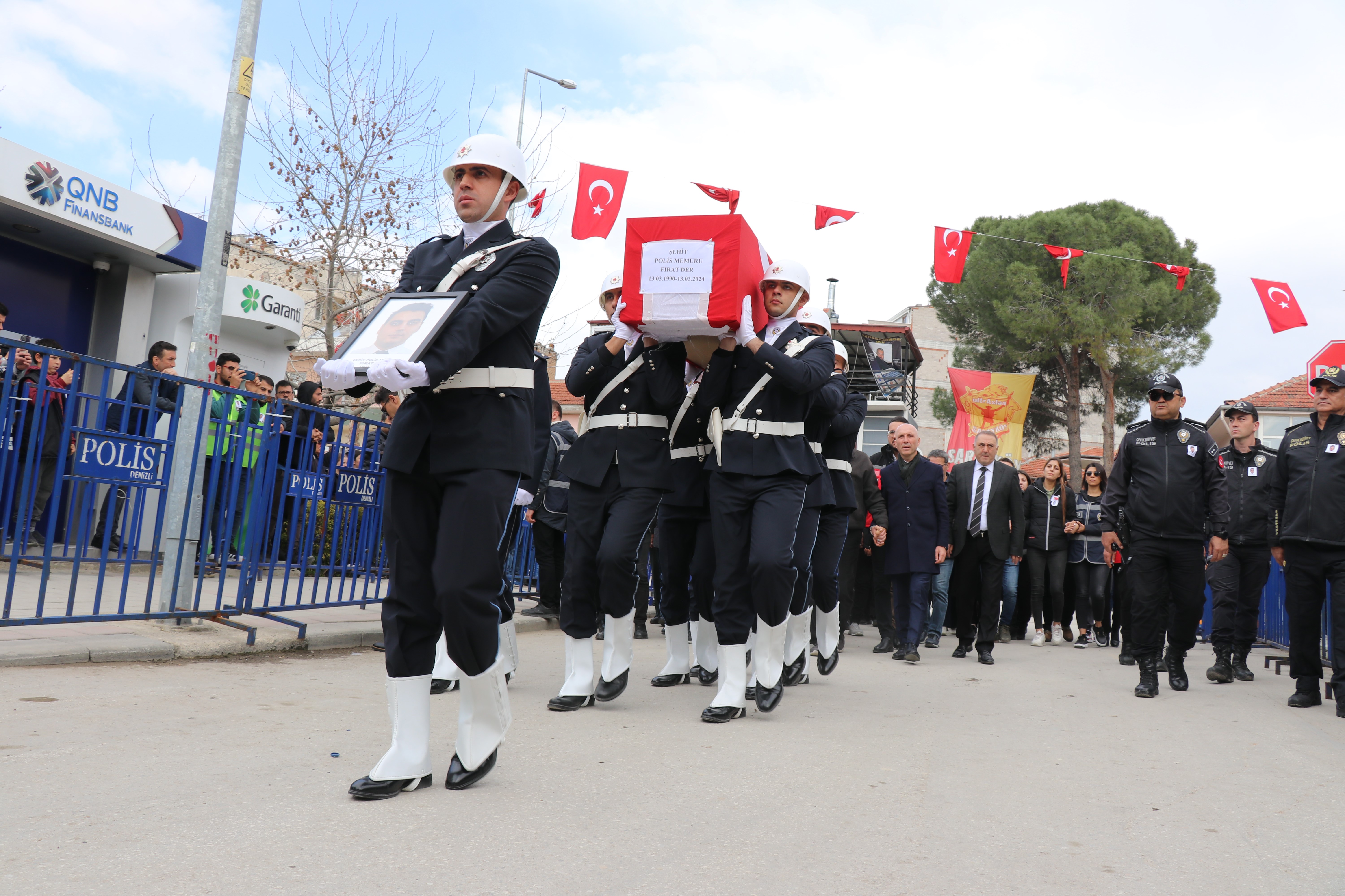 Doğum Gününde Şehit Düşen Polis Memuru Son Yolculuğuna Uğurlandı