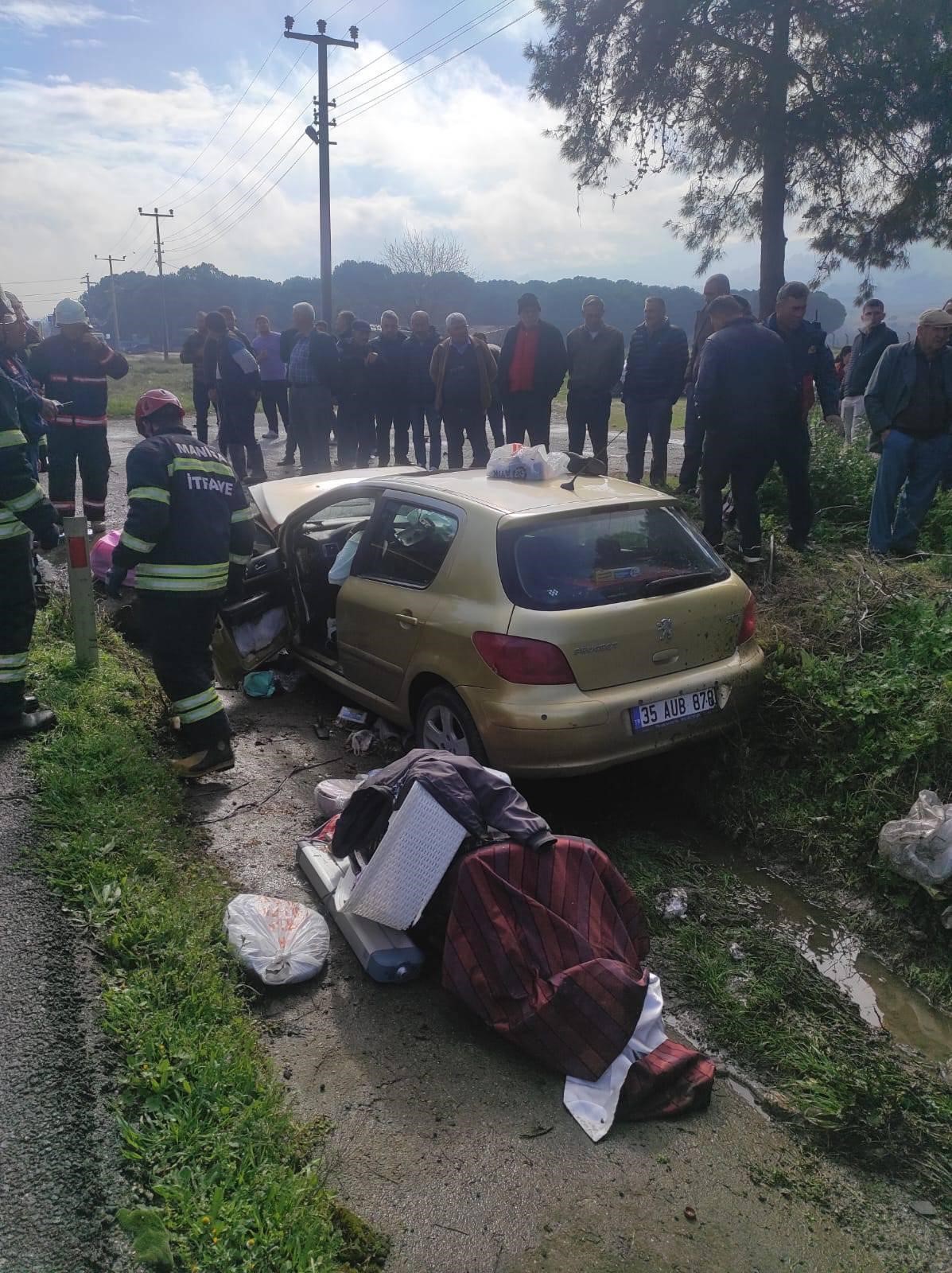 Otomobil Menfeze Çarptı: 2 Ağır Yaralı