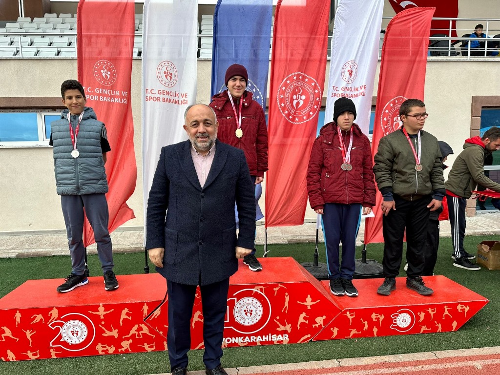 AFYON'DA ÖZEL SPORCULAR ATLETİZMDE MADALYALAR SAHİPLERİNİ BULDU