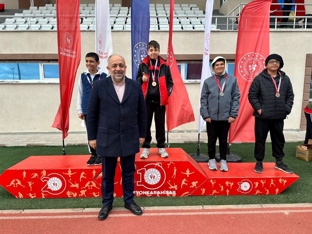 AFYON'DA ÖZEL SPORCULAR ATLETİZMDE MADALYALAR SAHİPLERİNİ BULDU