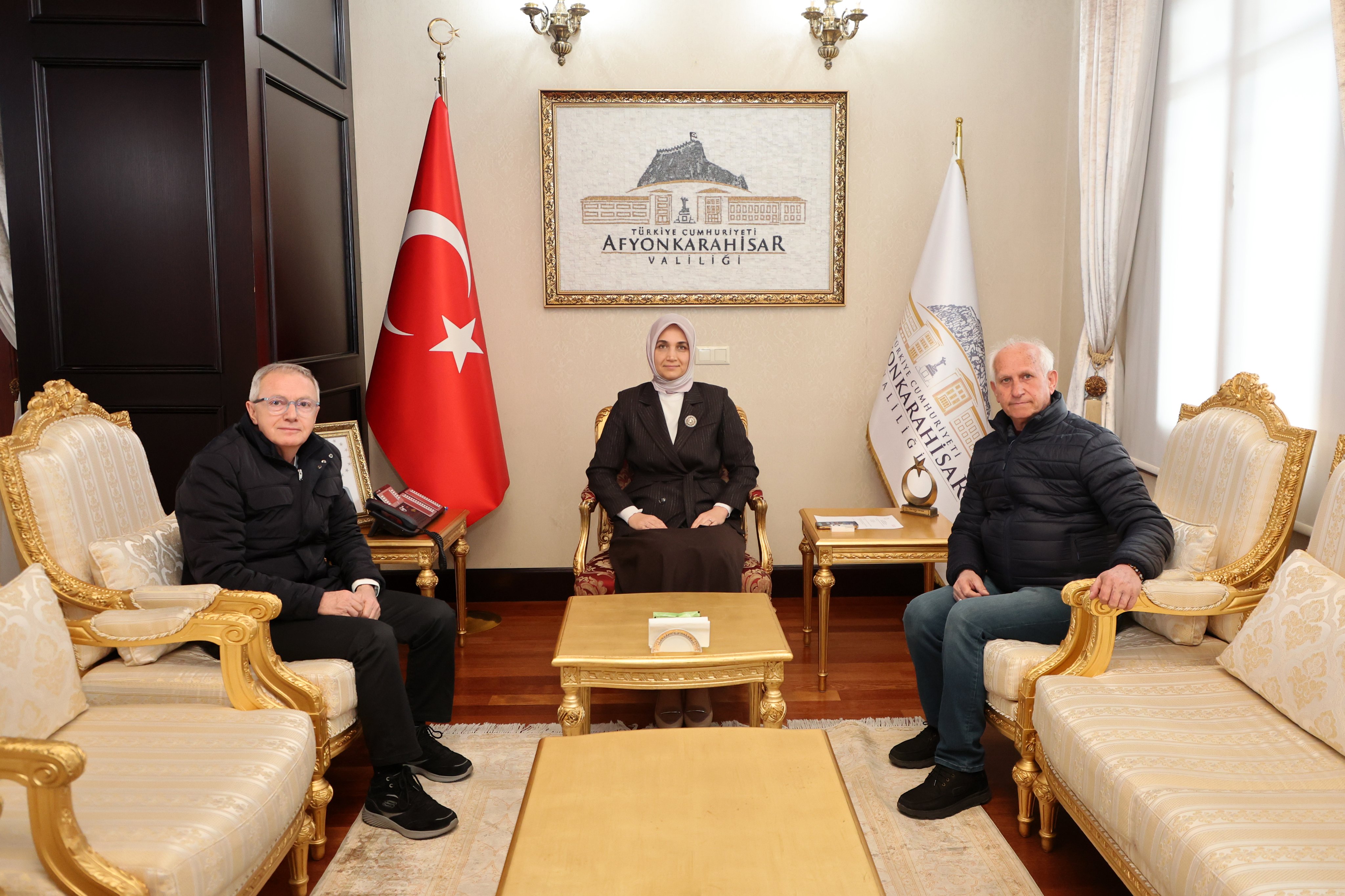 Başkan Aksoy Vali Yiğitbaşı'yı Ziyaret Etti