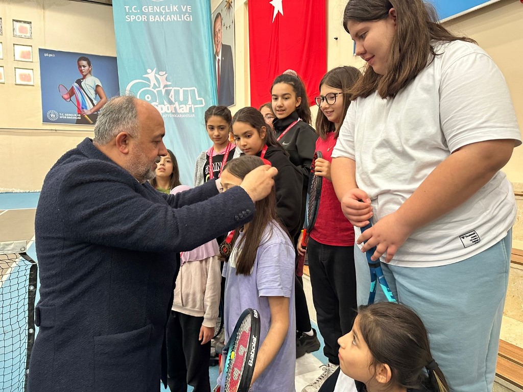 KÜÇÜKLER TENİS MÜSABAKALARI TAMAMLANDI