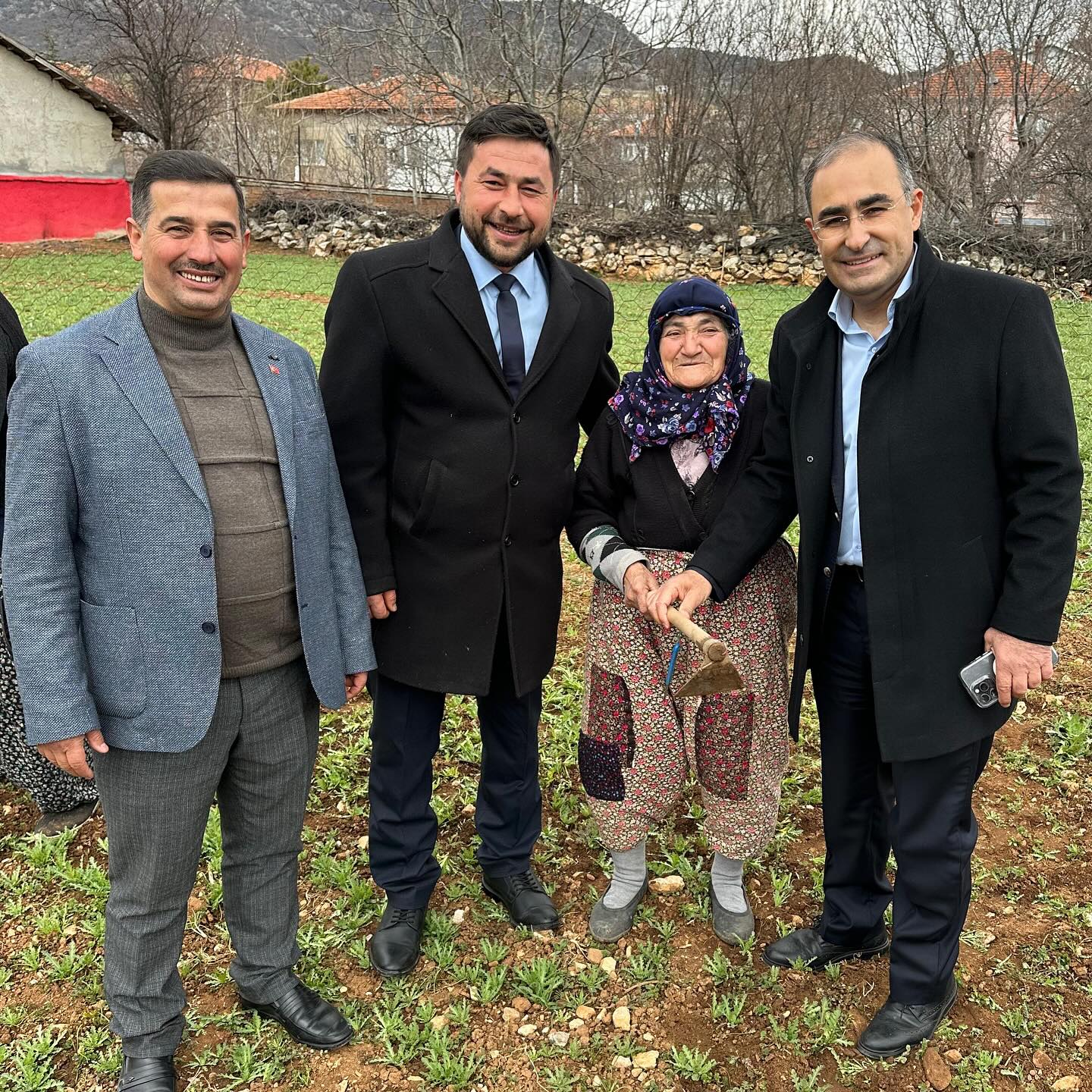 Milletvekili Arslan Bahçede Çapa Yaptı