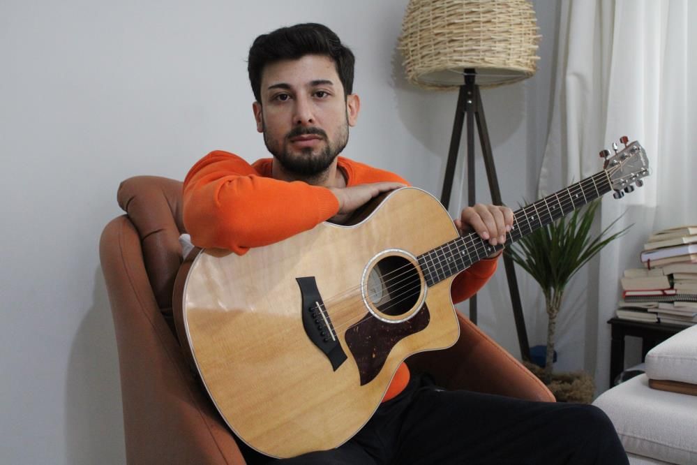 Öldü Sanılıp Ceset Torbasına Konmuştu! Depremzede Genç Asrın Felaketinin Acısını Şarkıyla Anlattı