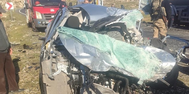 Tanker ile Otomobil Çarpıştı: 1 Ölü
