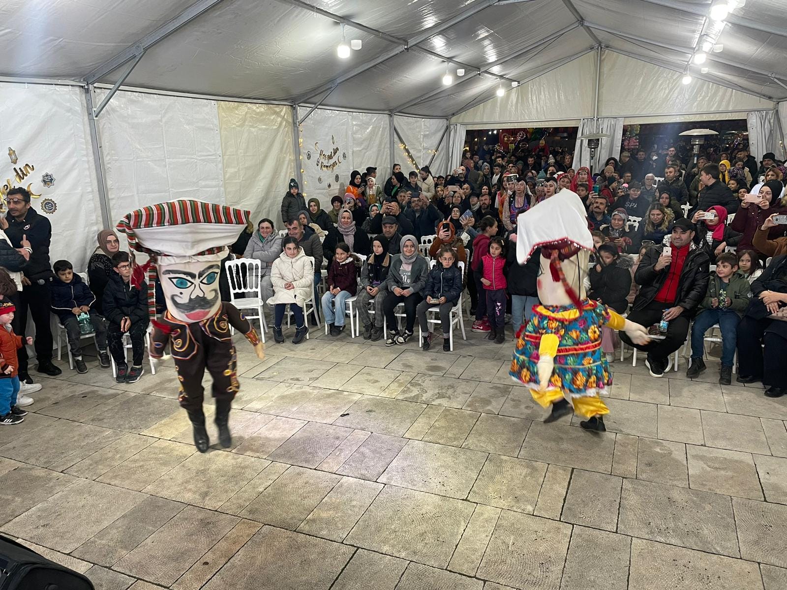 SÜNNETCİ ÇOCUKLARLA YAKINDAN İLGİLENDİ