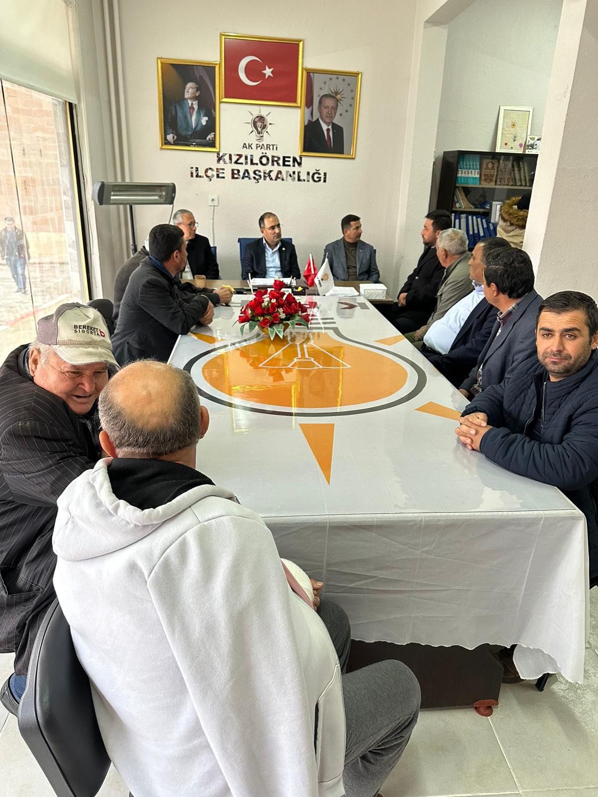 ELİNE ÇAPA ALDI, HAŞHAŞ TARLASINA GİRDİ