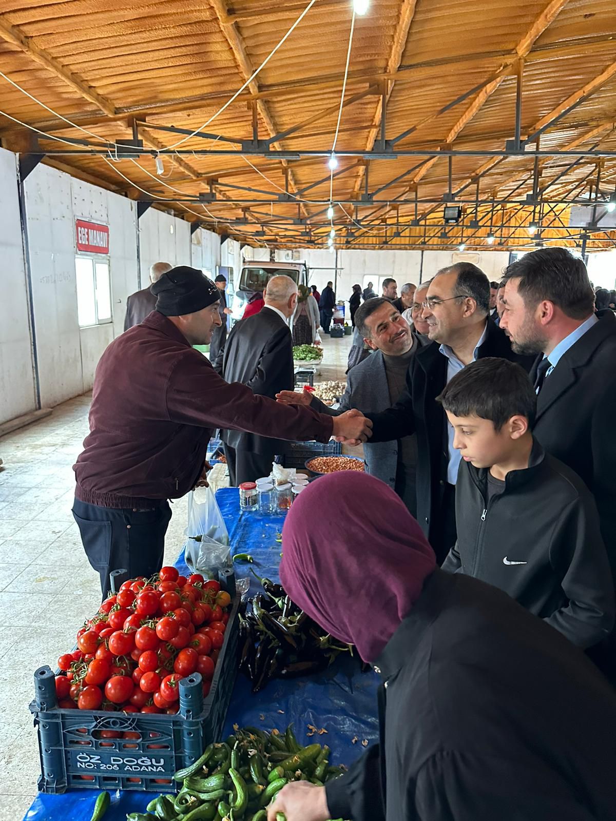 ELİNE ÇAPA ALDI, HAŞHAŞ TARLASINA GİRDİ