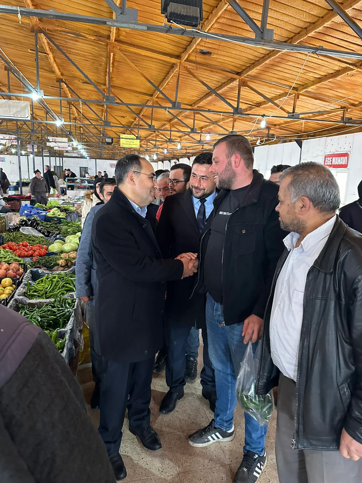 ELİNE ÇAPA ALDI, HAŞHAŞ TARLASINA GİRDİ