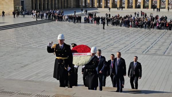 "KURULTAY ÖNCESİ ANITKABİR'DE ATATÜRK'ÜN HUZURUNDAYIZ"