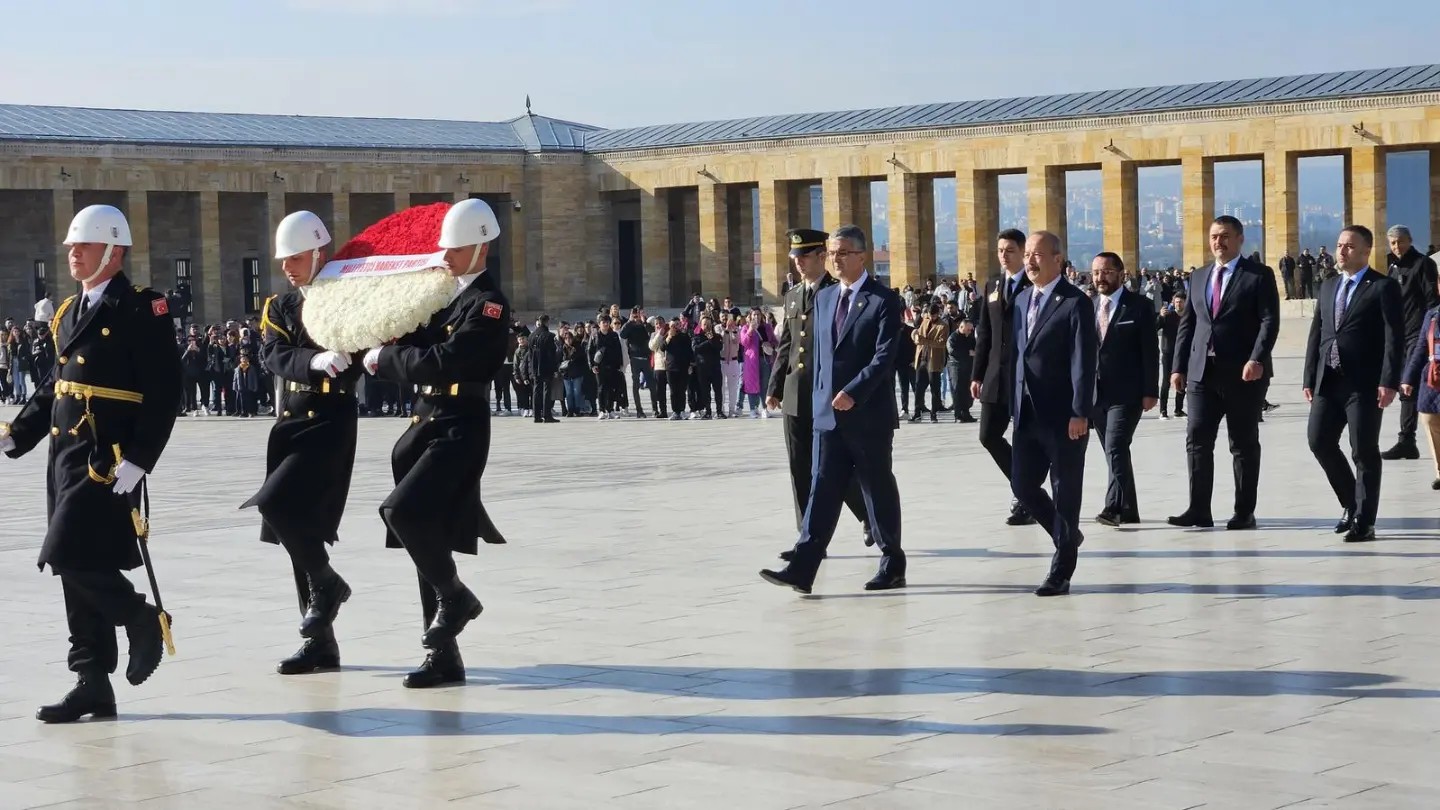 "KURULTAY ÖNCESİ ANITKABİR'DE ATATÜRK'ÜN HUZURUNDAYIZ"
