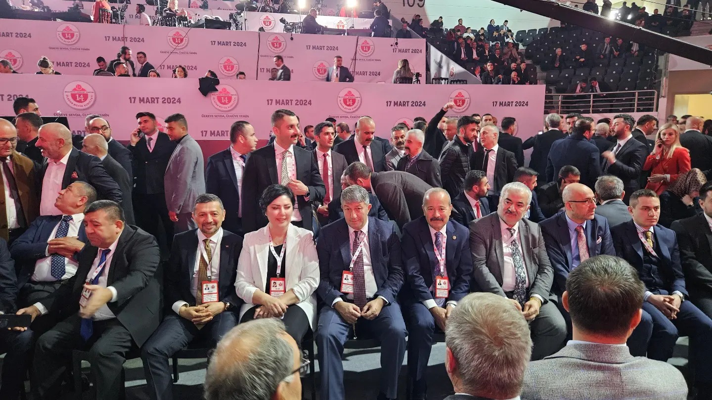 TAYTAK  14. OLAGAN KURULTAY'DA OYUNU KULLANDI