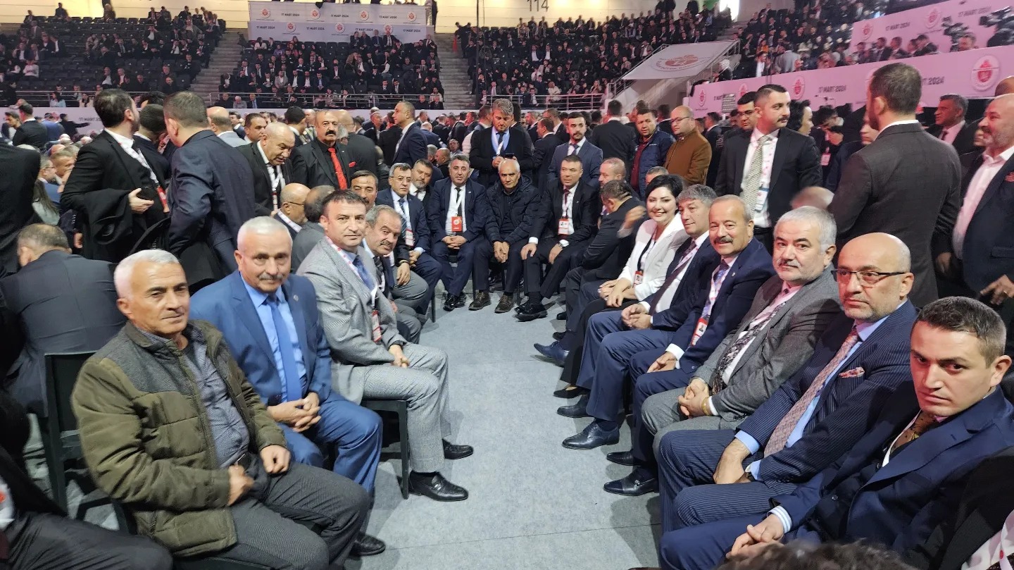 TAYTAK  14. OLAGAN KURULTAY'DA OYUNU KULLANDI