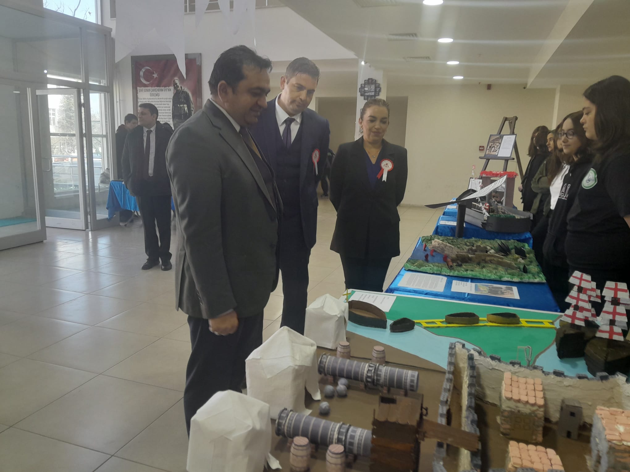 Öğrencilerden Duygulandıran Çanakkale Sergisi