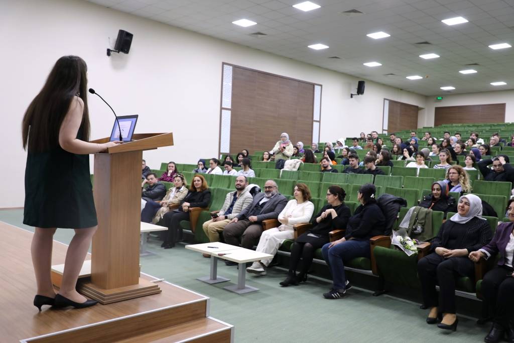 AFSÜ'de Seminerler Sürüyor