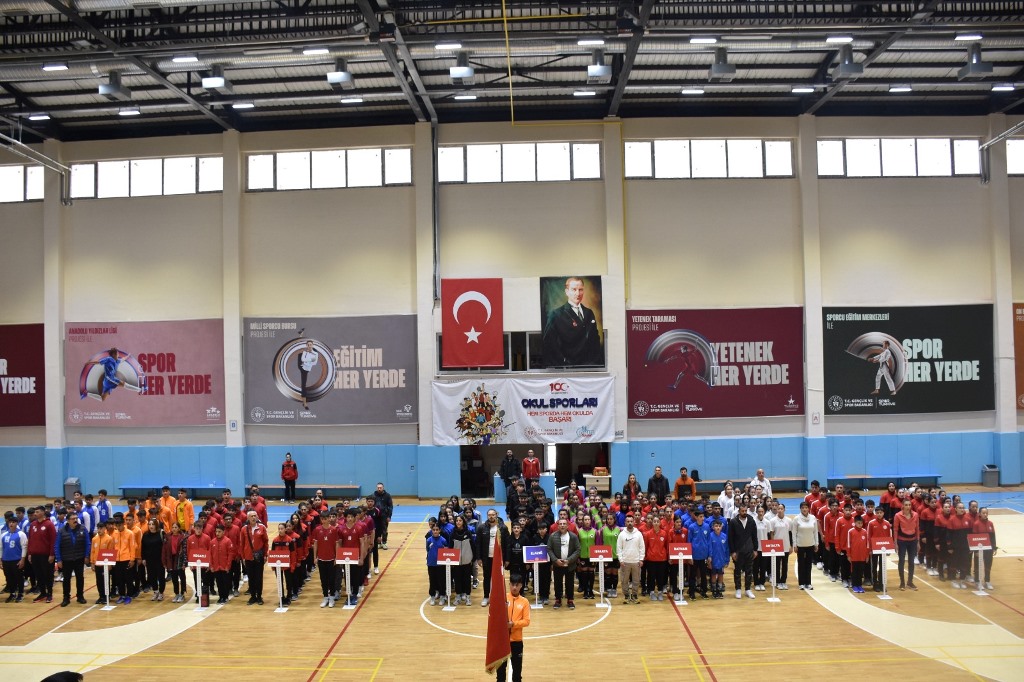 HENTBOL YILDIZLARI AFYONKARAHİSAR'DA BULUŞTU
