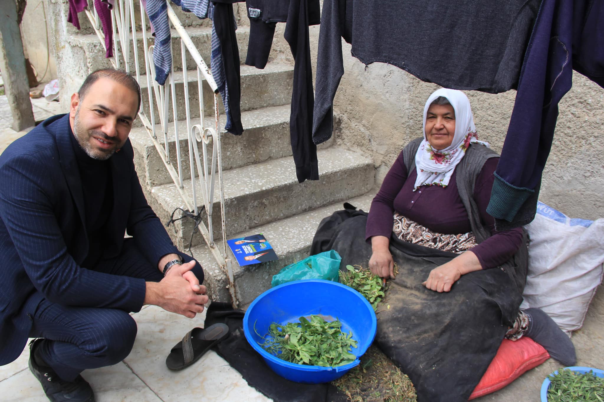 Gençliğinin Geçtiği Sokaklarda Başkan Adayı Olarak Geziyor