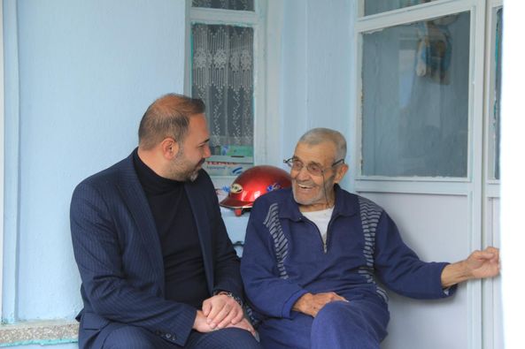 Gençliğinin Geçtiği Sokaklarda Başkan Adayı Olarak Geziyor
