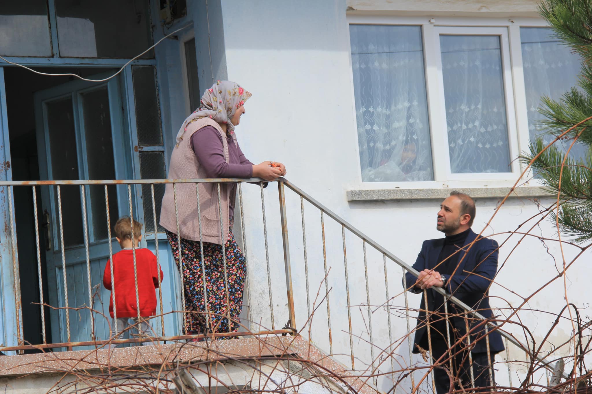 Gençliğinin Geçtiği Sokaklarda Başkan Adayı Olarak Geziyor