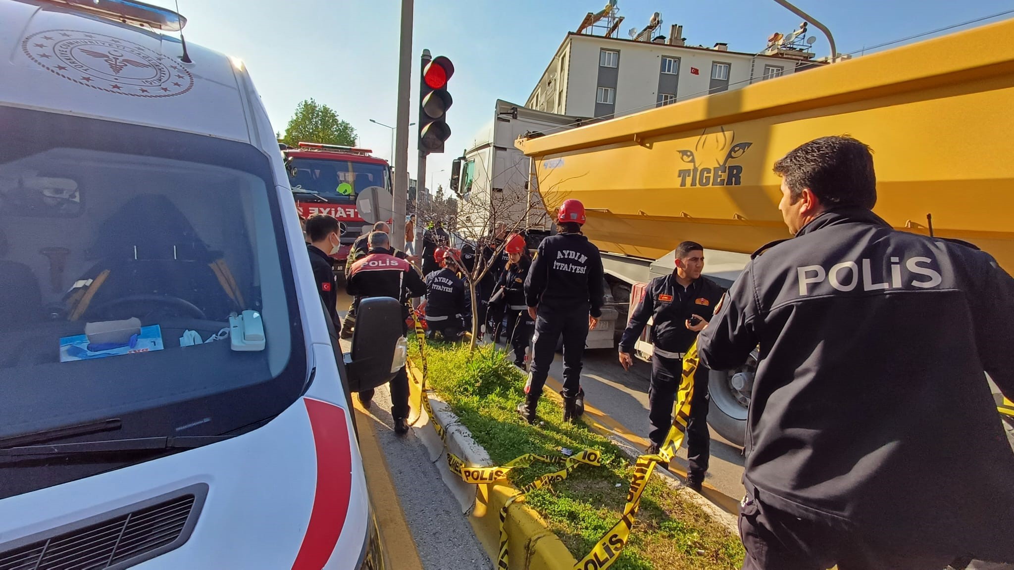 Adeta Can Pazarı Yaşandı! Motosiklet, Hafriyat Kamyonunun Altında Kaldı