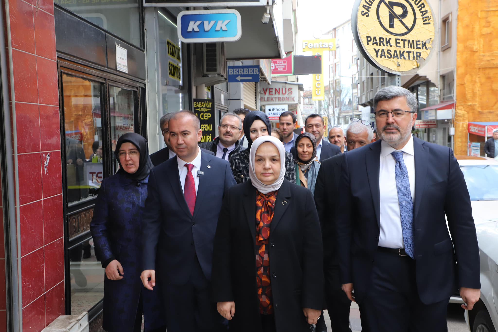 AK PARTİ HEYETİ MİLLİ BİRLİK CADDESİ ESNAFLARINI ZİYARET ETTİ