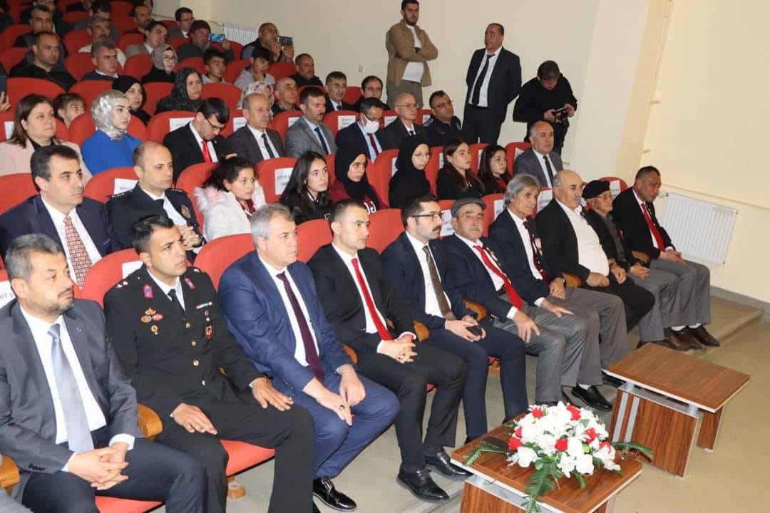 EMİRDAĞ'DA 18 MART TÖRENİNDE DUYGU DOLU ANLAR YAŞANDI