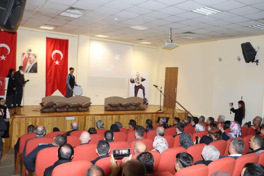 EMİRDAĞ'DA 18 MART TÖRENİNDE DUYGU DOLU ANLAR YAŞANDI
