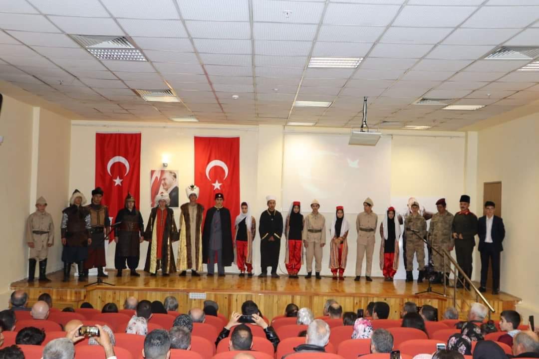 EMİRDAĞ'DA 18 MART TÖRENİNDE DUYGU DOLU ANLAR YAŞANDI