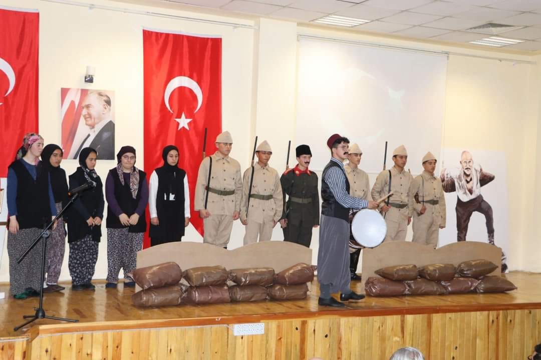 EMİRDAĞ'DA 18 MART TÖRENİNDE DUYGU DOLU ANLAR YAŞANDI