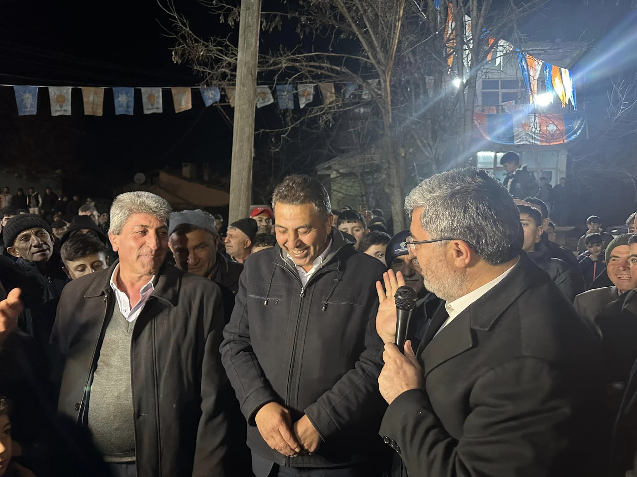 ÖZKAYA  MEŞALELER EŞLİĞİNDE COŞKULU AÇILIŞA KATILDI