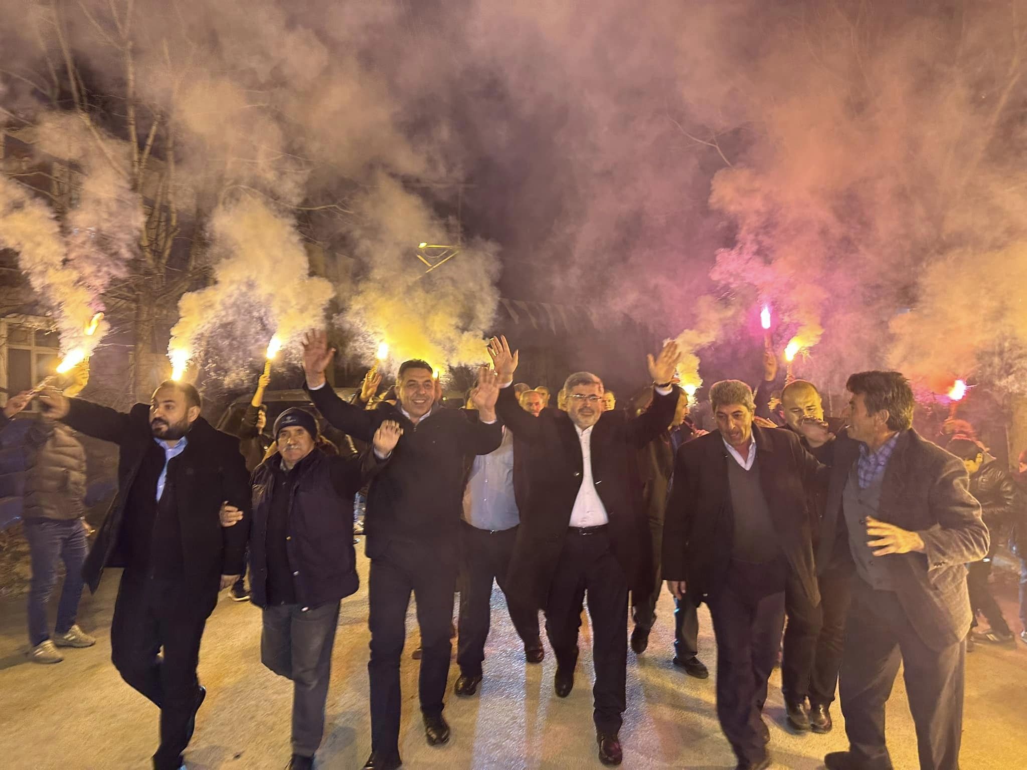 ÖZKAYA  MEŞALELER EŞLİĞİNDE COŞKULU AÇILIŞA KATILDI