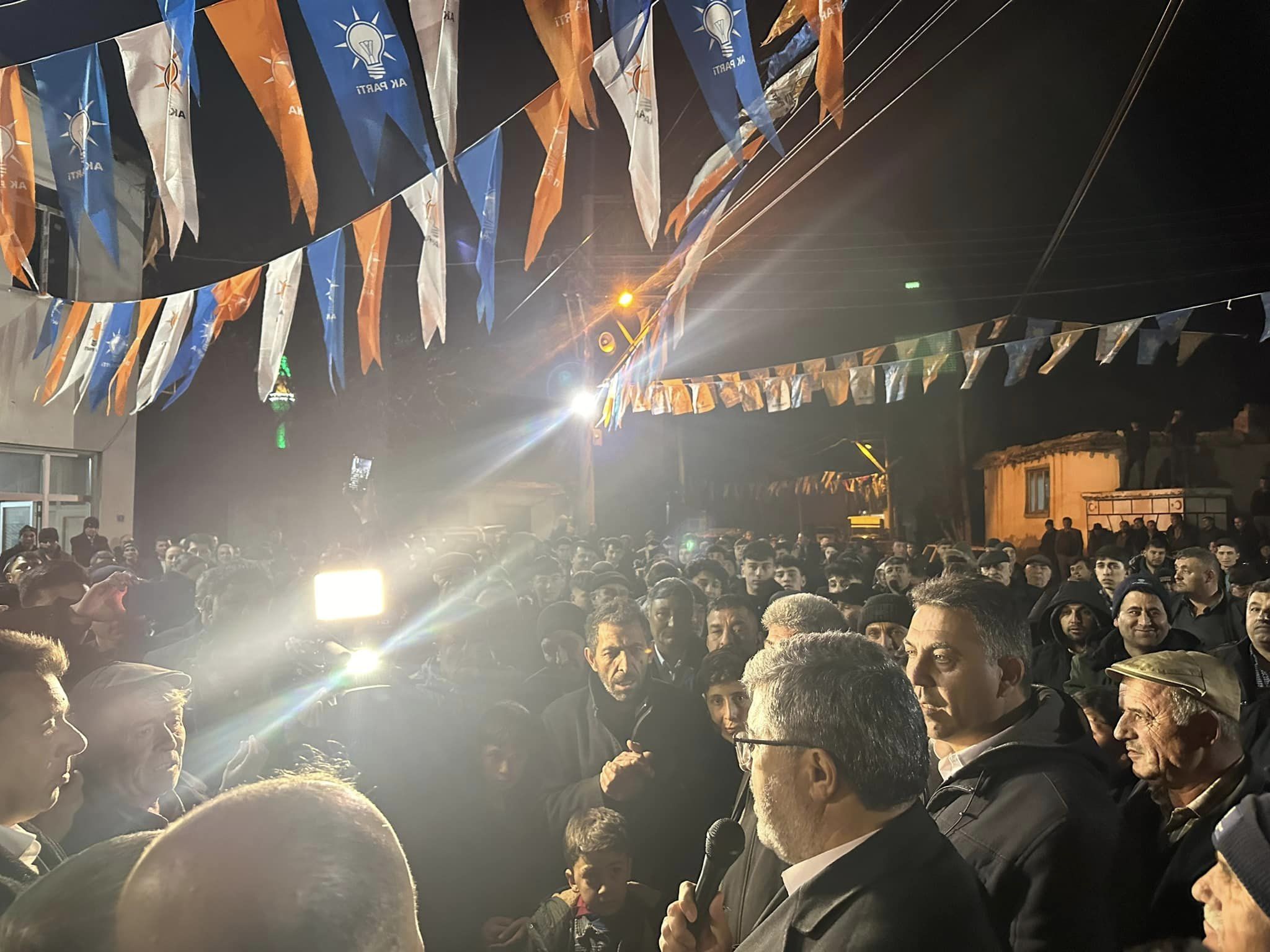 ÖZKAYA  MEŞALELER EŞLİĞİNDE COŞKULU AÇILIŞA KATILDI