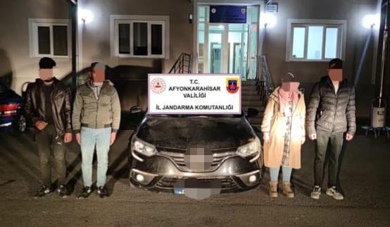 Afyonkarahisar’da 3 Düzensiz Göçmen Yakalandı