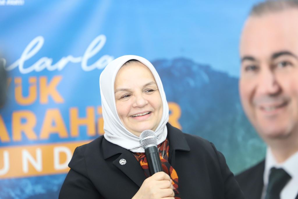"KADIN ELİ DEĞECEK DİYENLER KADINLARI OKULLARA SOKMUYORLARDI"