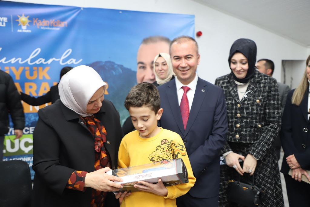 "KADIN ELİ DEĞECEK DİYENLER KADINLARI OKULLARA SOKMUYORLARDI"