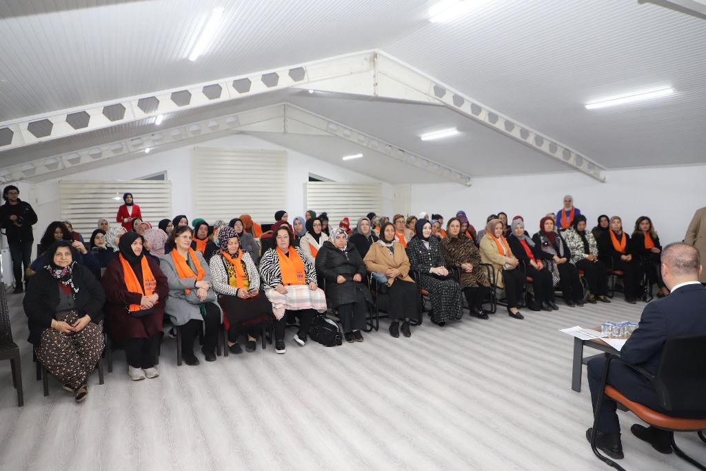 "KADIN ELİ DEĞECEK DİYENLER KADINLARI OKULLARA SOKMUYORLARDI"