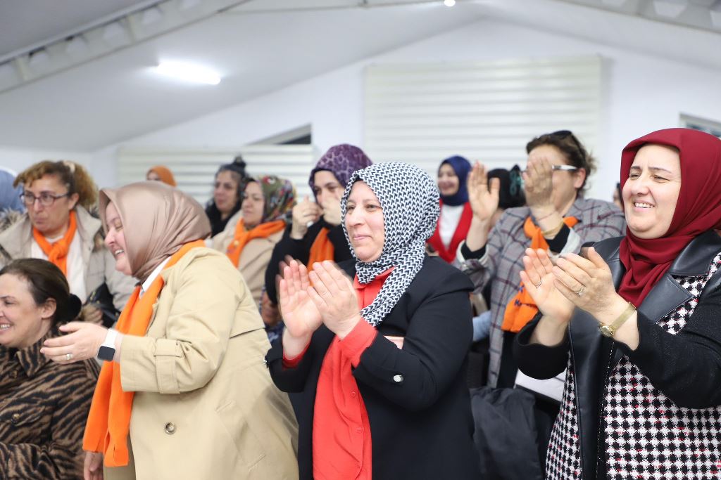 "KADIN ELİ DEĞECEK DİYENLER KADINLARI OKULLARA SOKMUYORLARDI"