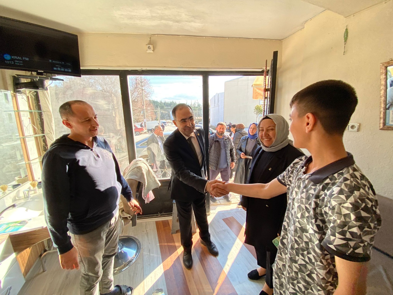 "DEMLENİR DEMLENİR GELDİĞİ GİBİ GİDER"